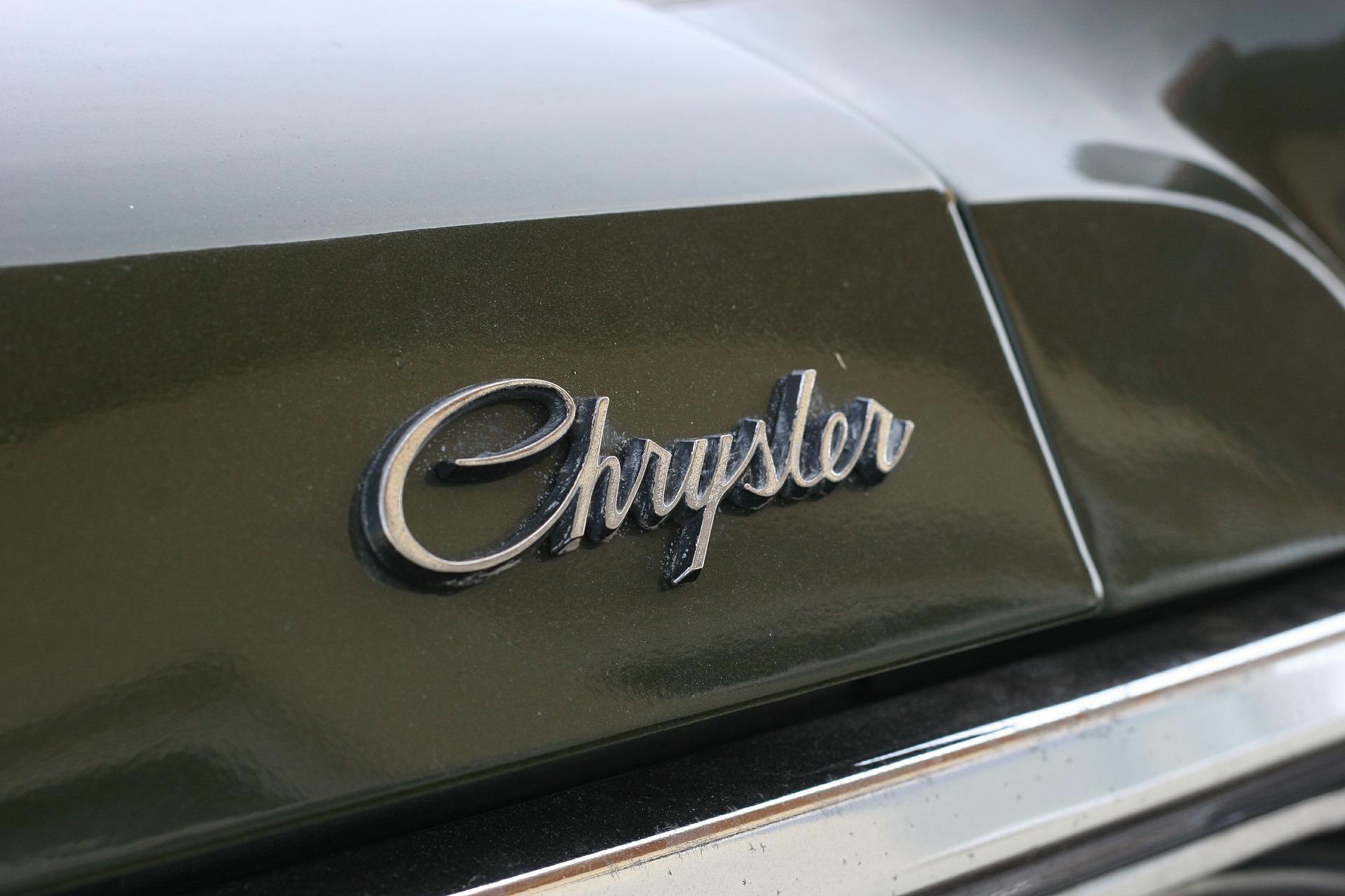 特写镜头克莱斯勒标志的汽车