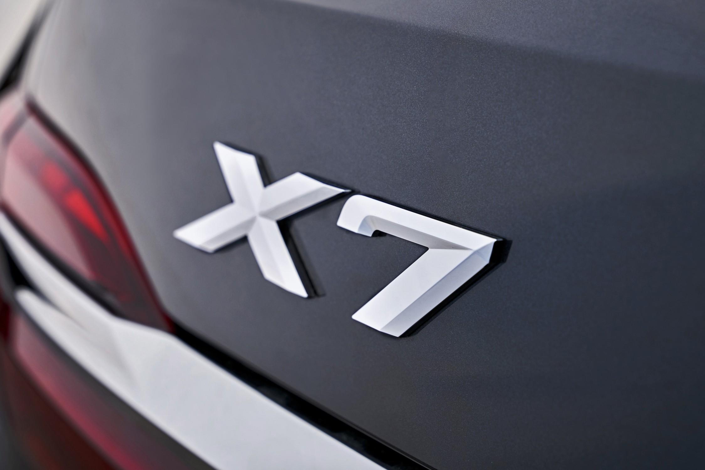 新宝马X7获得道路测试分数超过竞争对手。