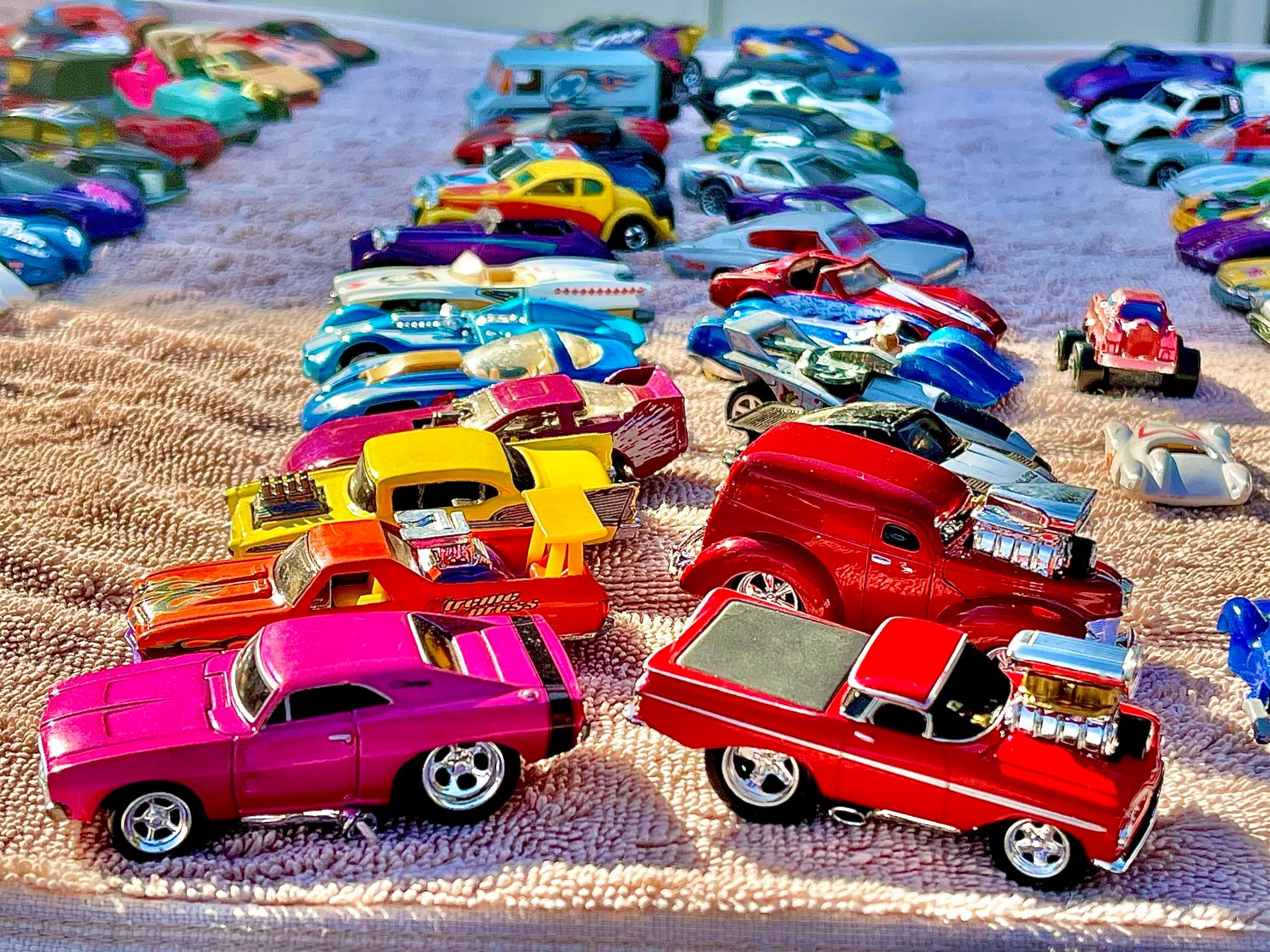 可以热车轮粉红色沙滩炸弹是一个超级罕见的玩具车。