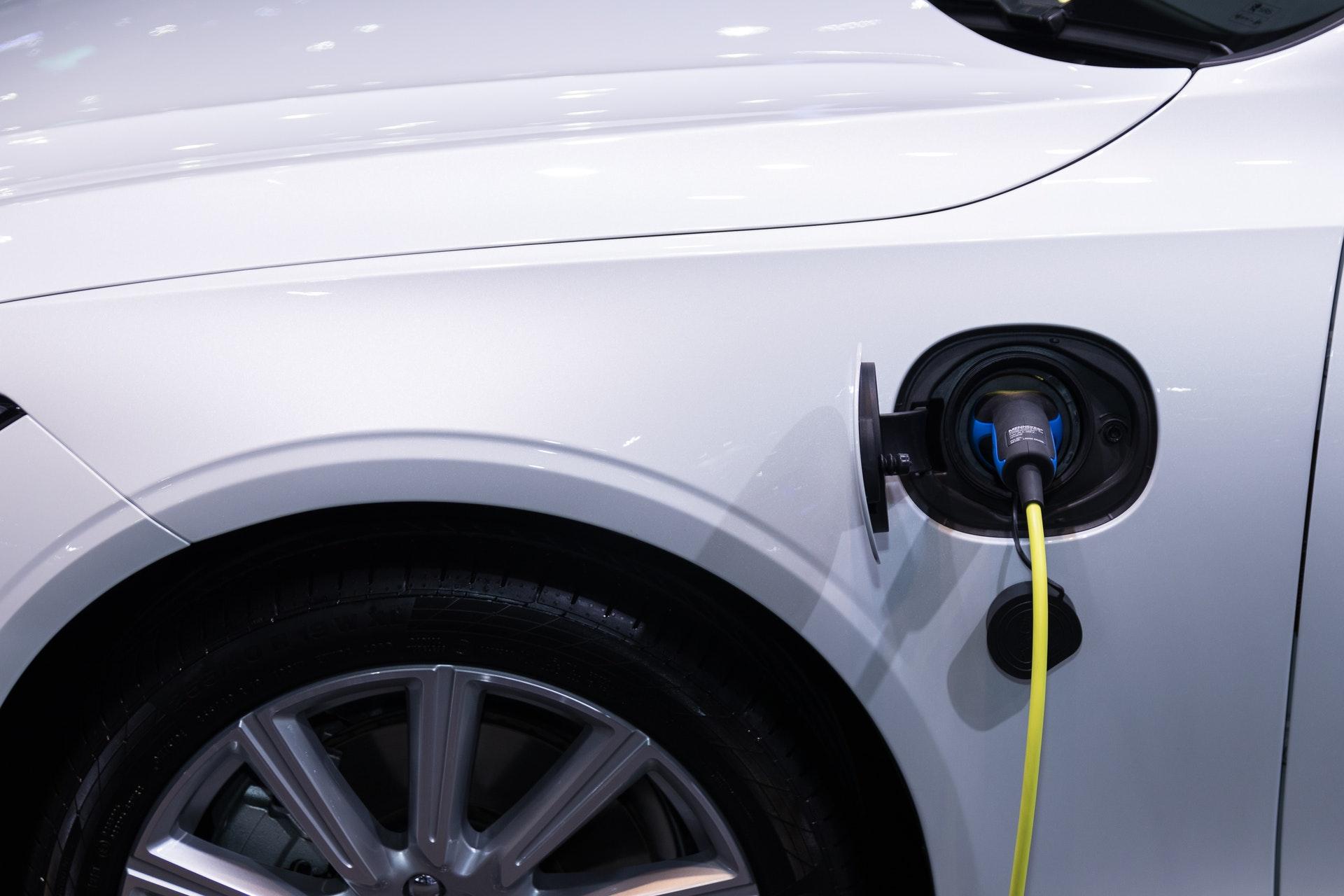 福特和通用都创建一个新系列的电动汽车,纯电动工作迈向自己的目标。