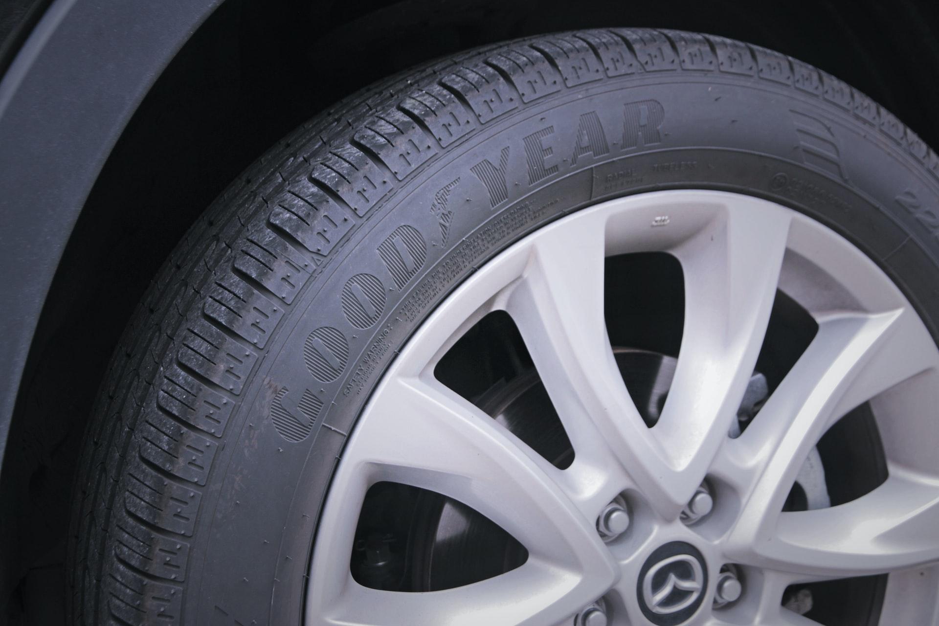 固特异和倍耐力都持续产生可靠的轮胎。