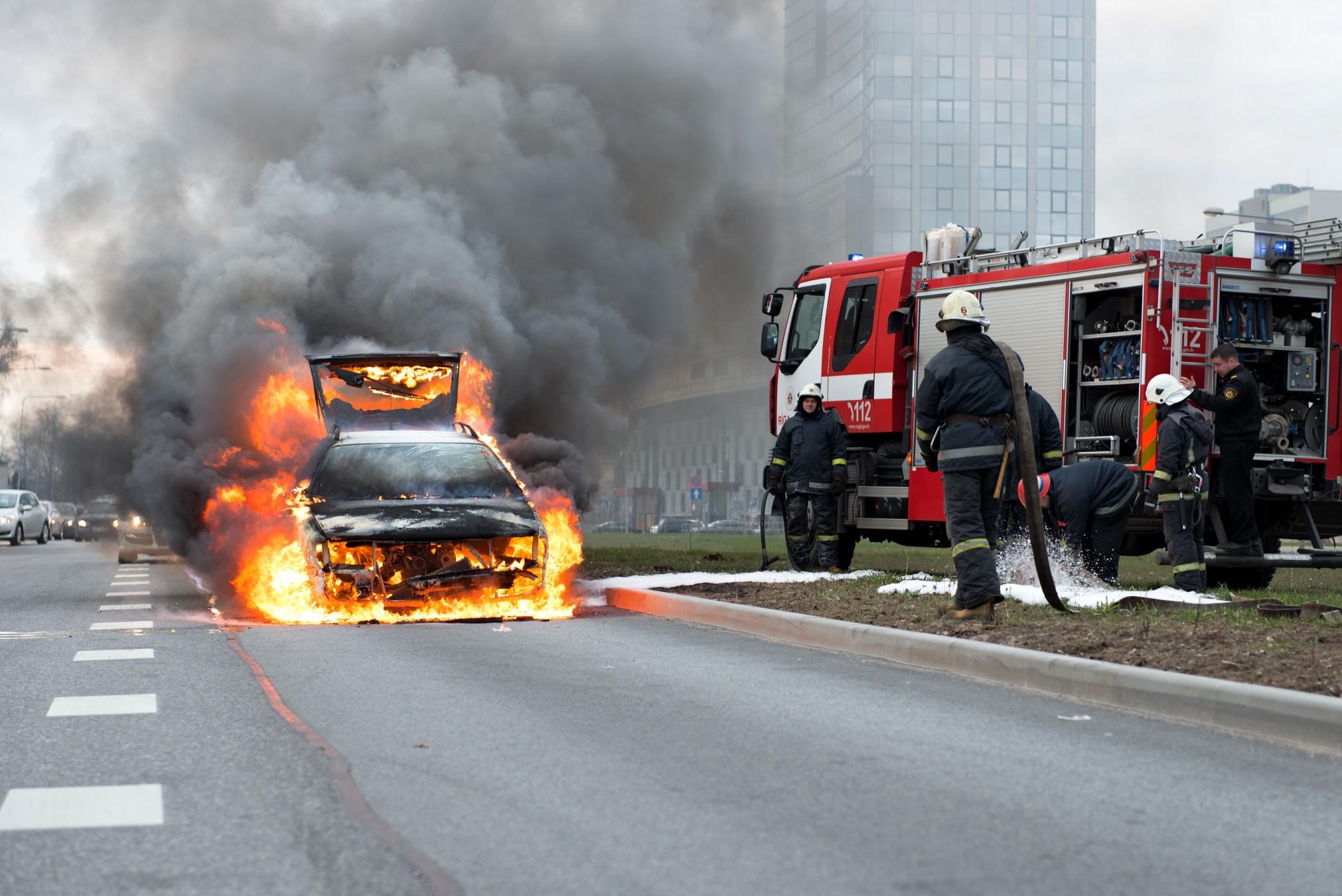 雪佛兰博尔特的电动汽车电池是抓着火| Twenty20的风险