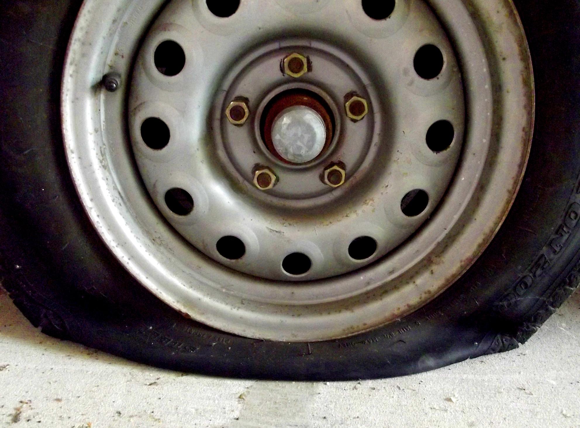 你肯定不希望你的房车轮胎一直处于坏状态
