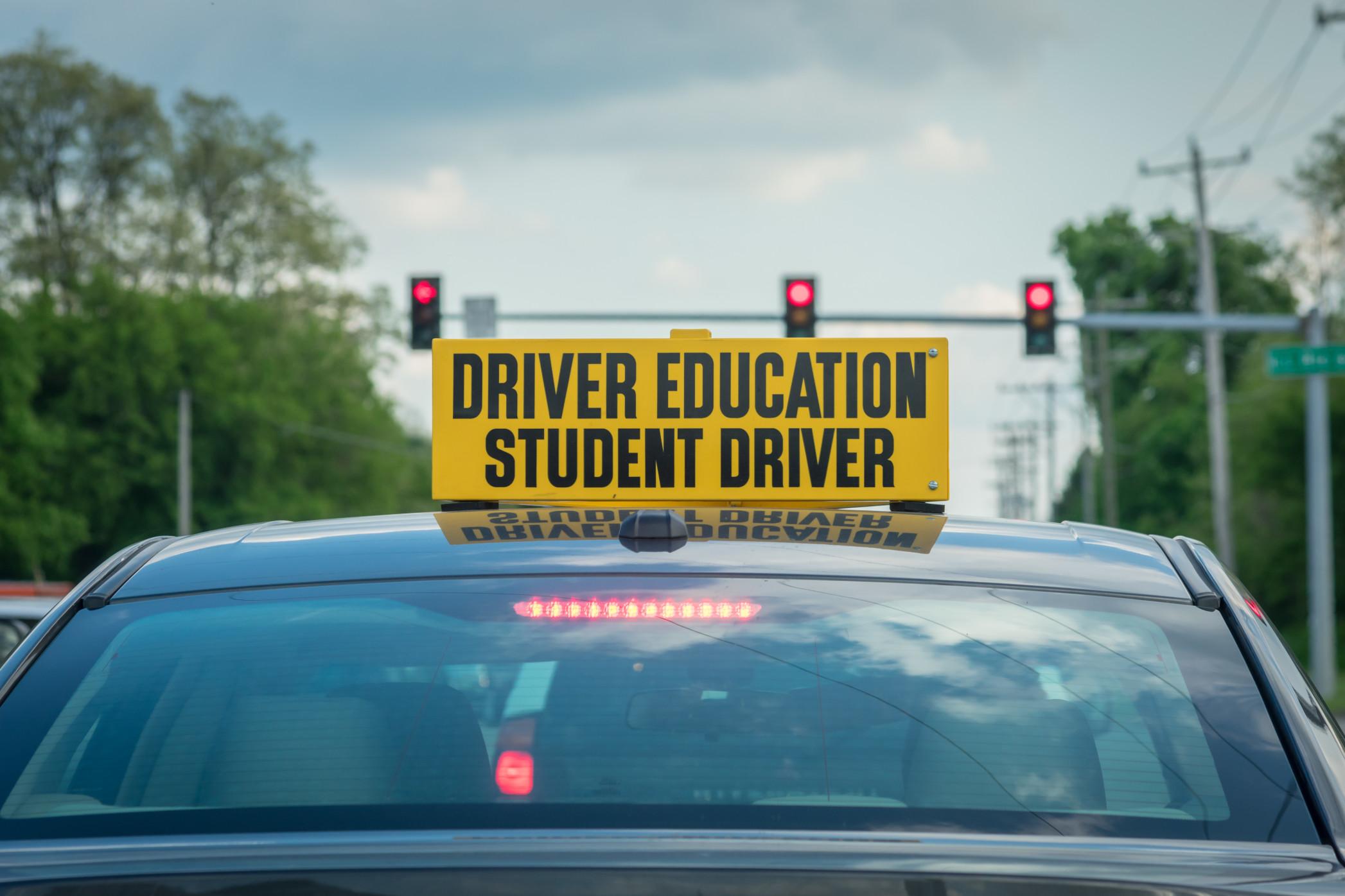 B.R.A.K.E.S.是司机的教育程序,可以帮助你的孩子的司机