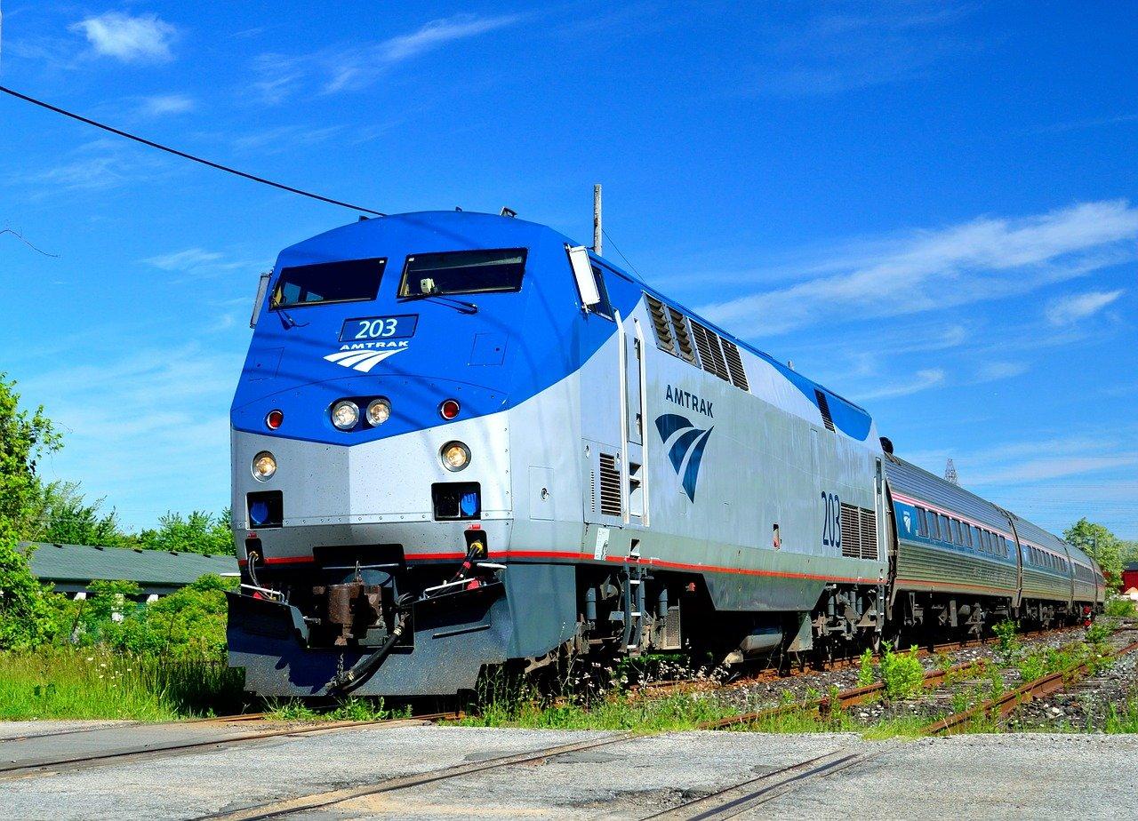 美国铁路公司提供汽车火车的服务,汽车运输。