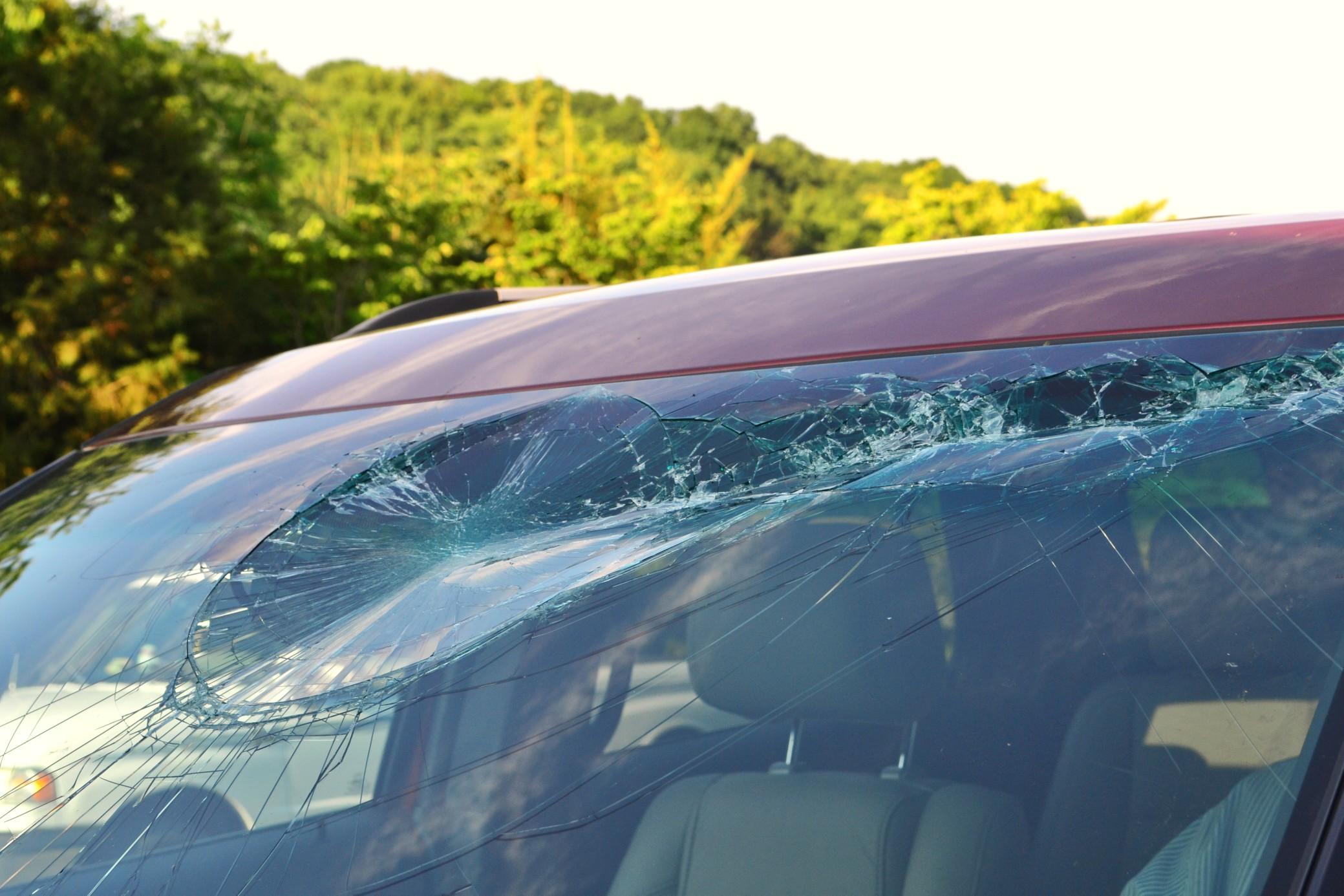今天的驾驶员辅助技术意味着挡风玻璃不仅仅是一块玻璃,使汽车维修更复杂。
