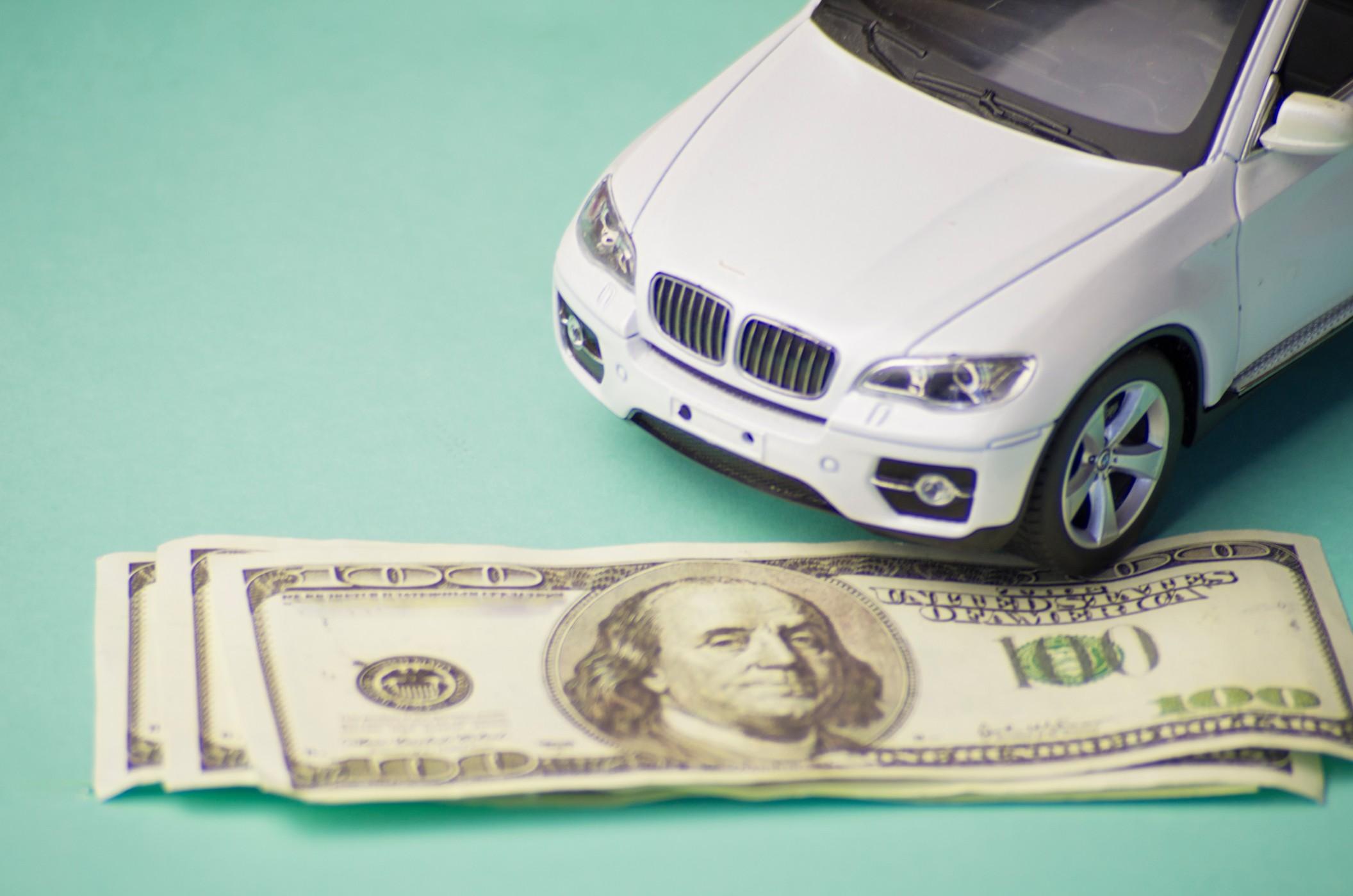佛罗里达州保险代理人名叫维克多单叶概述了一些廉价的汽车保险技巧。