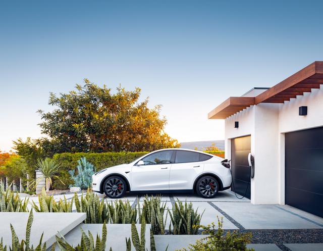 Tesla-Charging-At-Home.jpg