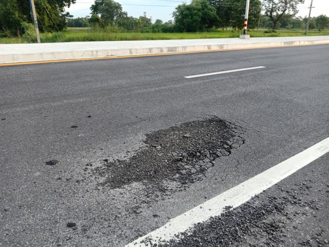 road-transportation-danger-damage-street-highway-hole-asphalt-repair-pothole_t20_LJebLa.jpg