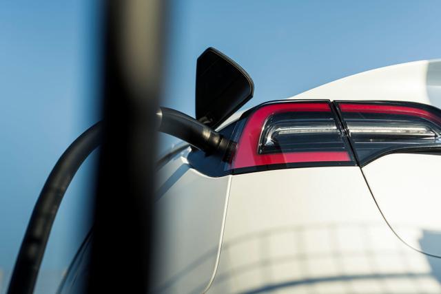 Tesla-EV-Charging.jpg