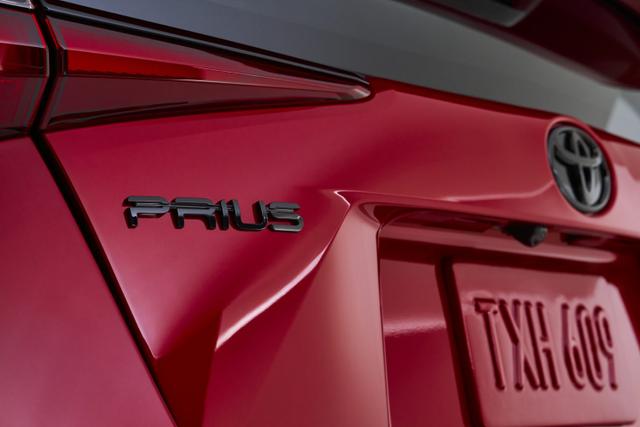 2021-Prius-2020-Edition_004-1500x1000.jpg