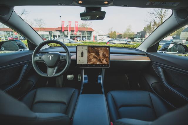 Tesla-Interior-Empty.jpg