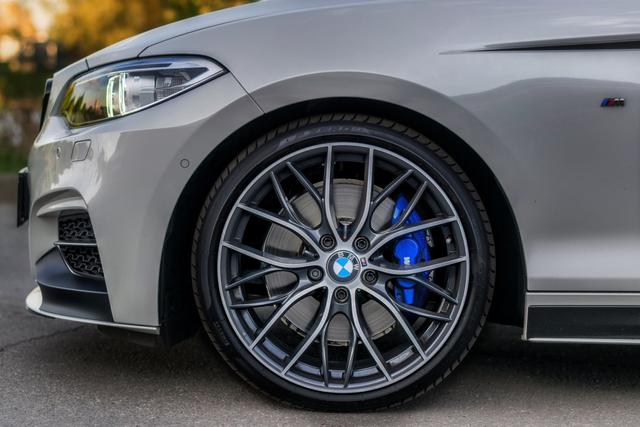 The BMW M5 CS is a brand new lightweight car, only available in 2022.