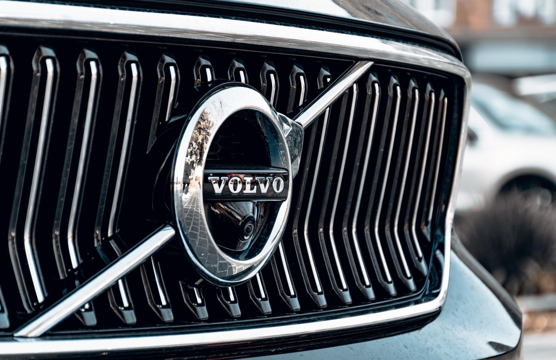 A Volvo badge on the front grille of a car.