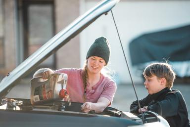 1662521497161_mom-and-son-working-together-on-a-vehicle_t20_vLJNgE.jpg.jpeg
