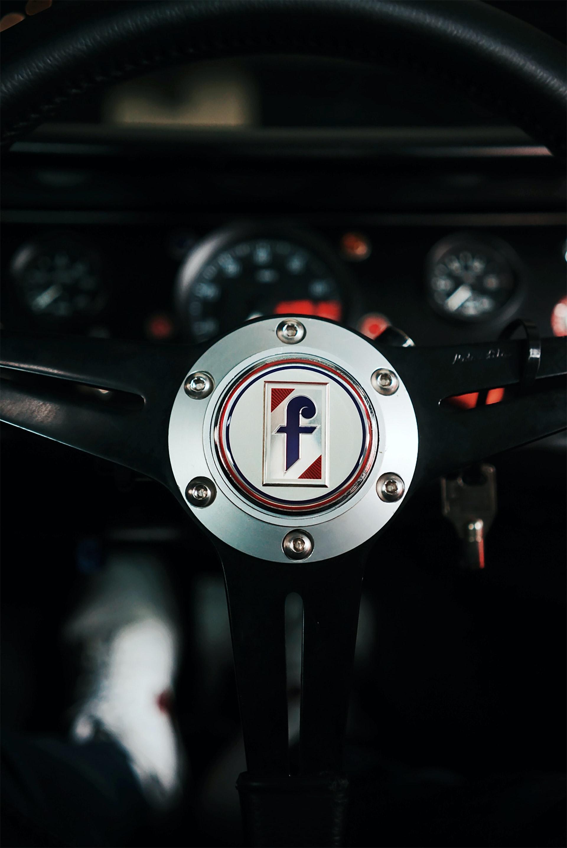 A quick-release steering wheel is used in professional racing, but is street legal. 