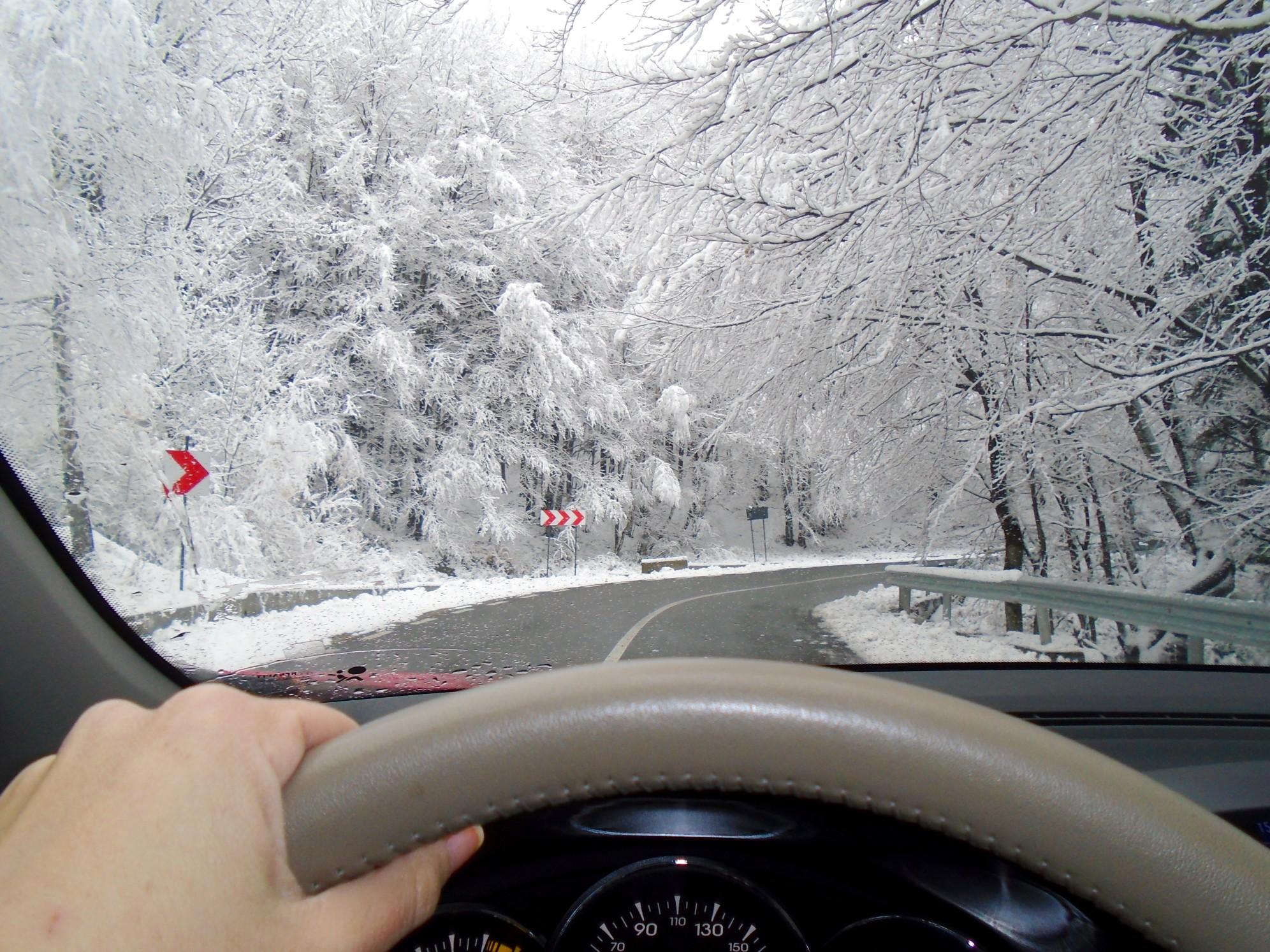 冬季汽车配件可以使驾驶在寒冷的更容易接受。
