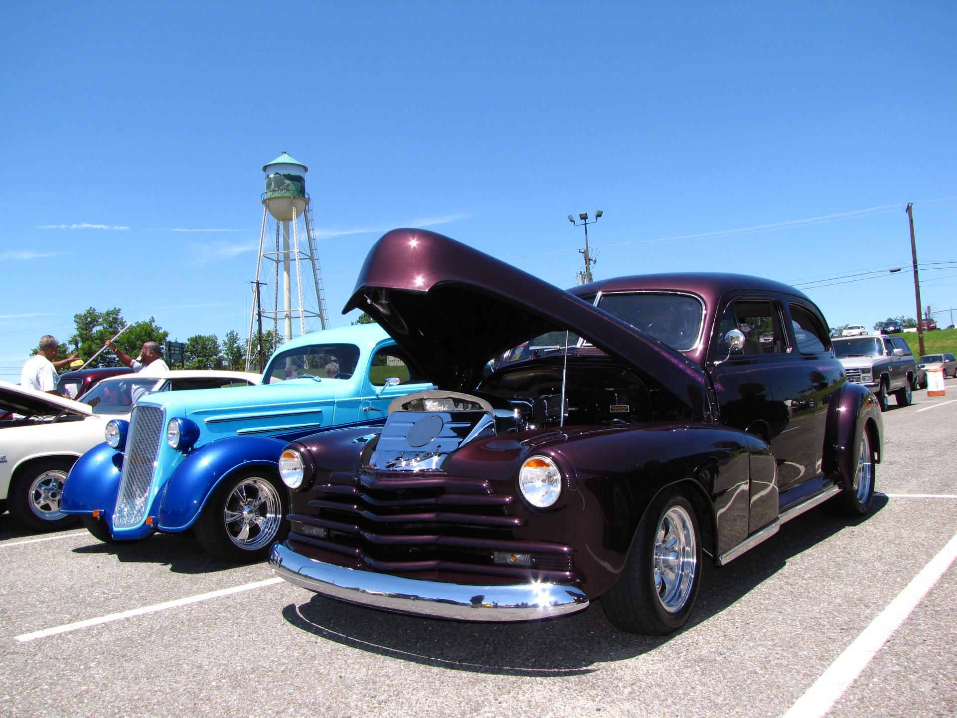 The outdoor setup of the Motor Bella auto show was a hit with attendees.