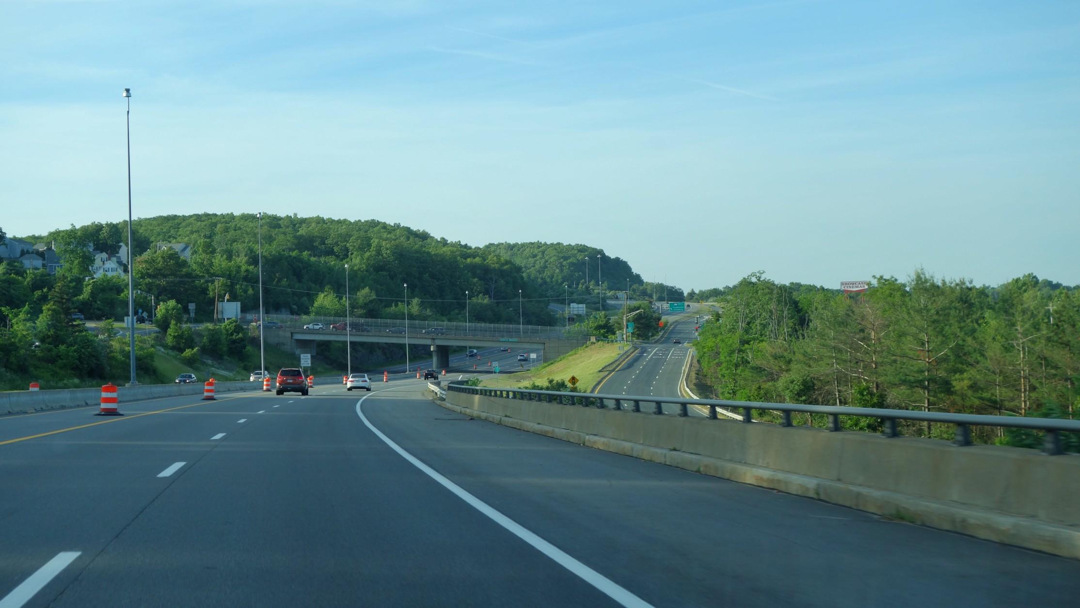 Cars speeding down a Massachusetts highway | Twenty20