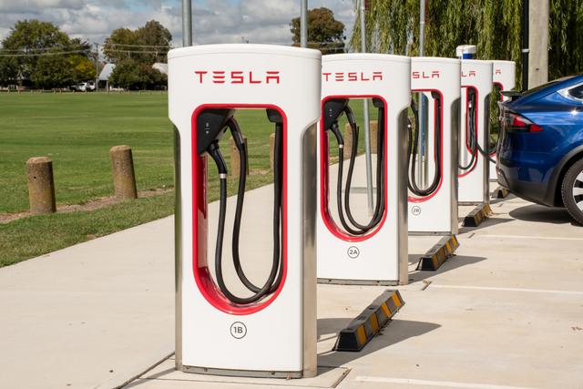 1662523321107_The_Senate_bill_includes__7.5_billion_for_electric_vehicle_charging_stations..jpeg
